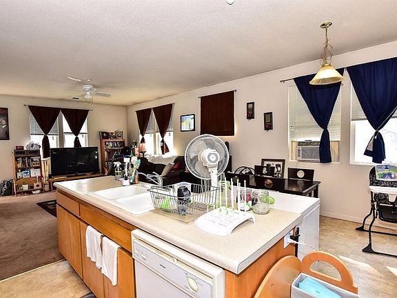 5th image of 332 Engler St