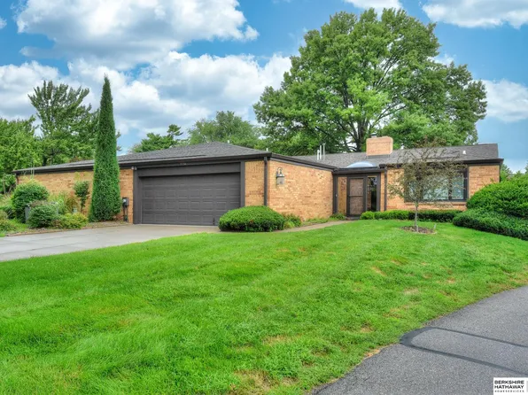 9756 Western Plz, Omaha, NE 68114