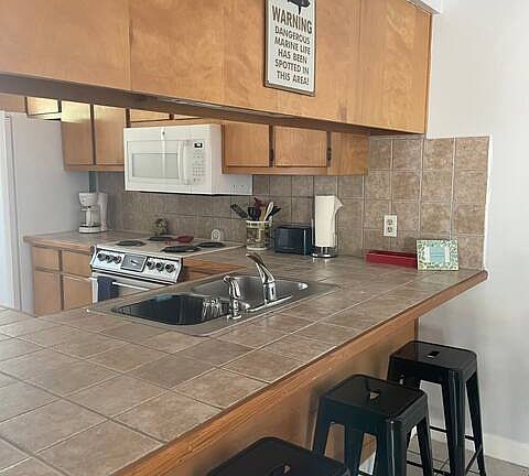 Full kitchen