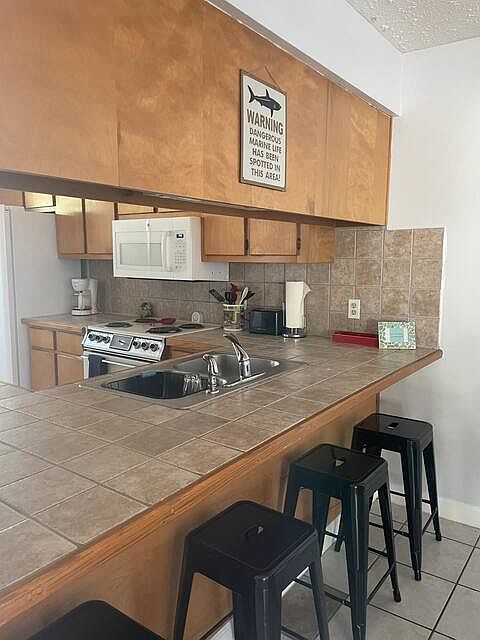 Full kitchen