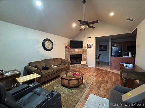 2nd image of 2723 N Quincy Ave