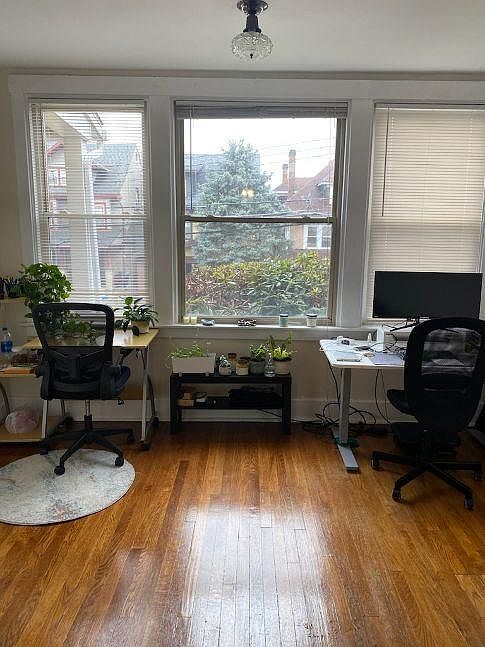Bright Sunroom w/Hardwood Floorrs