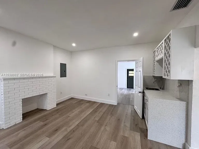 4783 NW Flagler Ter — Photo 5