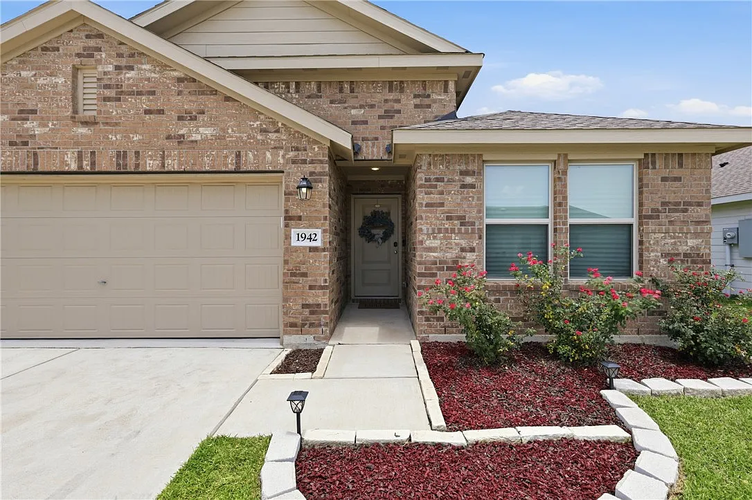 4 bed, 1804 sqft, $2,300 — Photo 1