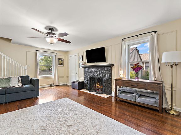 5th image of 912 Mulberry St
