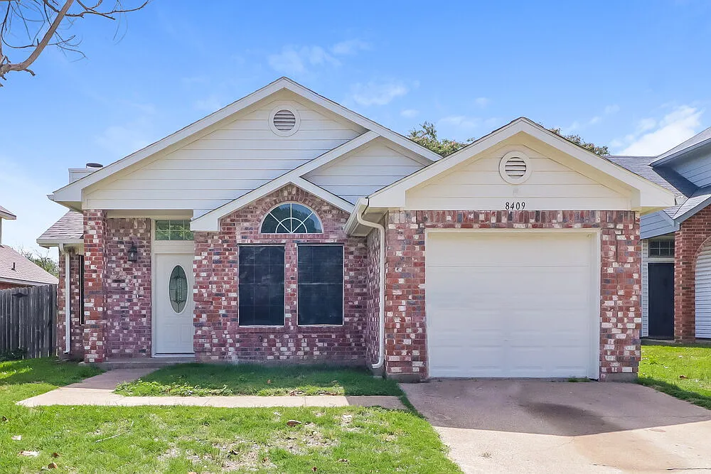 3 bed, 2.0 bath, 1067 sqft, $1,760 — Photo 1