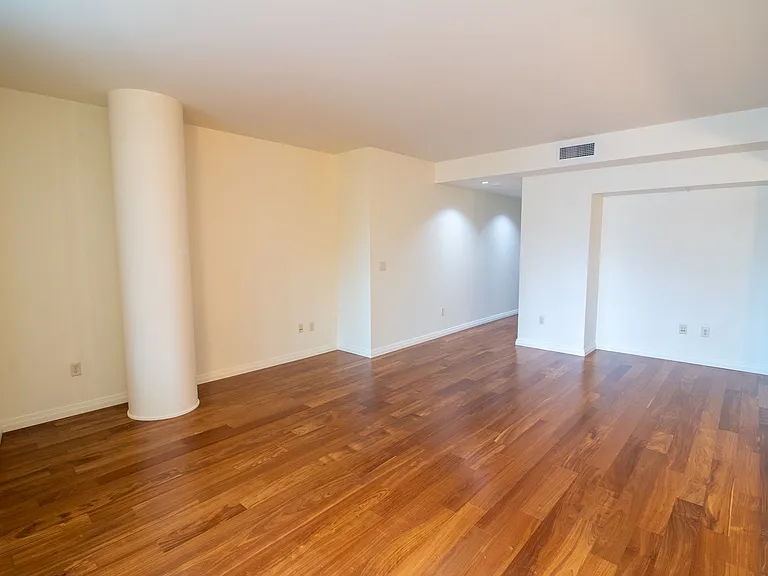 500 106th Ave NE #913 — Photo 6