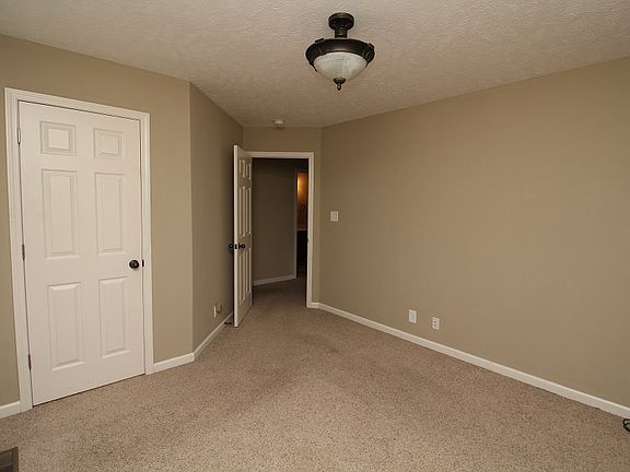 5th image of 364 Chalet Cir