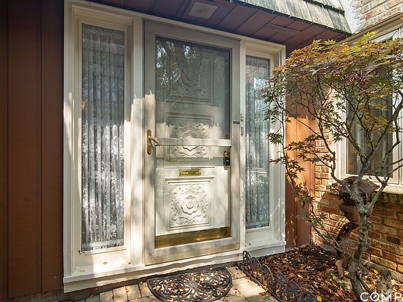 2nd image of 1837 Somerset Ln