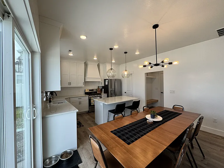 355 W 3085 S — Photo 11