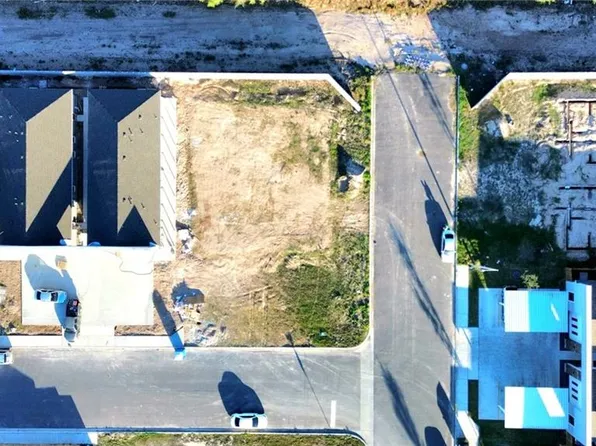 9202 N 56th Ln, Mission, TX 78573