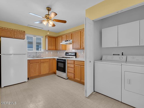 5th image of 1440 Petunia Way S
