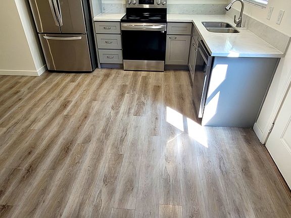 4th image of 607 Emerald Ave #7