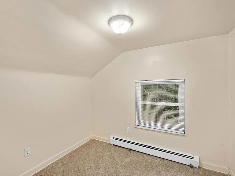 610 Brown Ave — Photo 11