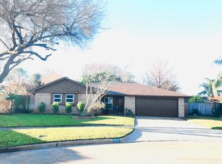 406 Woodrail Dr, Webster, TX 77598