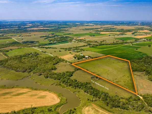 146 N 1150th Rd, Berryton, KS 66409