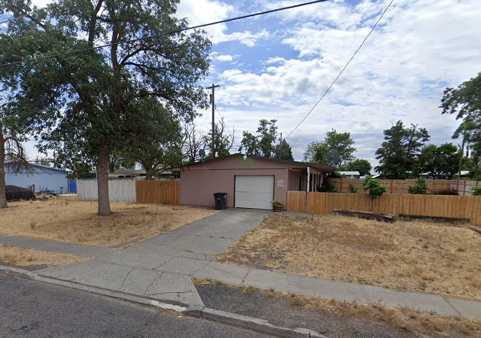 3 Bedroom Home Fully Fenced Front & Back Yards. — Photo 1