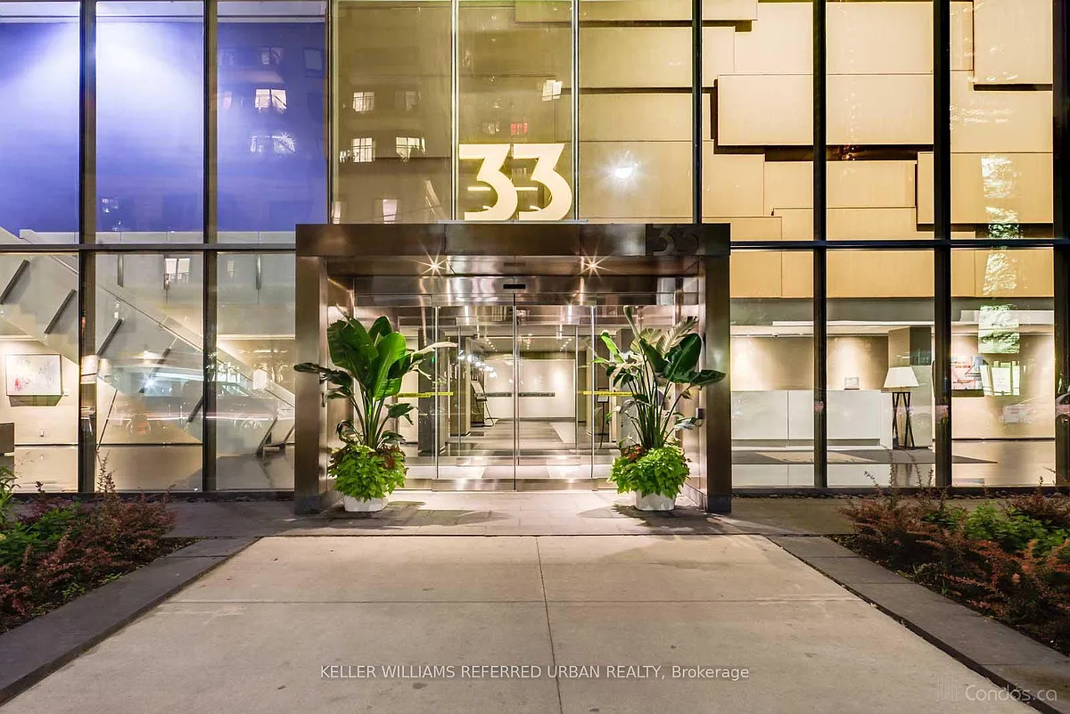 Building Photo - 33 Charles St E #806