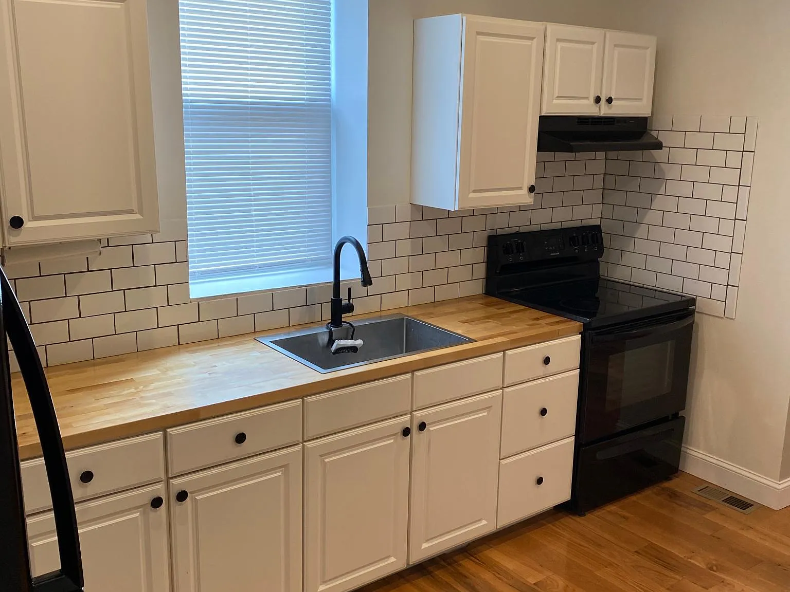 8532 Main St — Photo 4