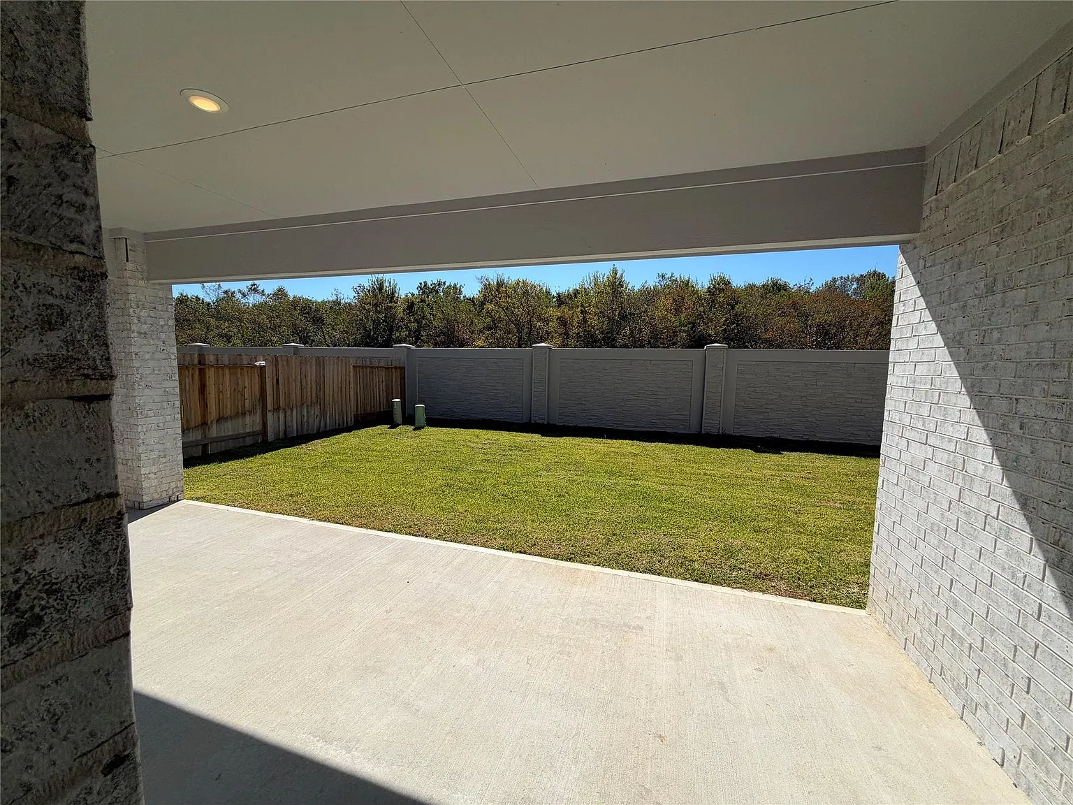 4 bed, 3.0 bath, 2621 sqft, $3,200 — Photo 4