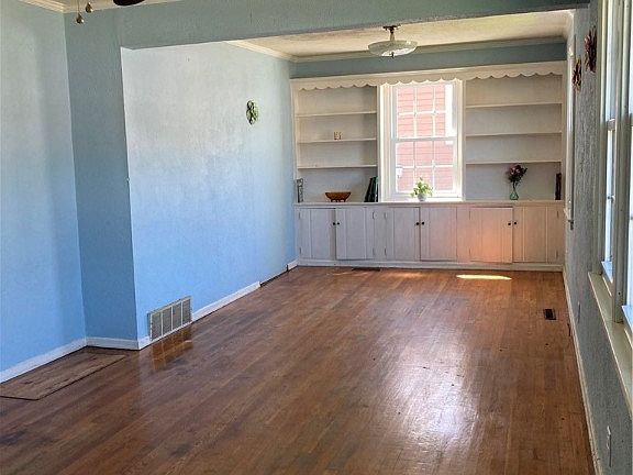 2nd image of 1110 Village Dr
