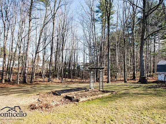 2nd image of 601 Cindy Ln