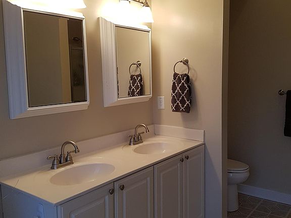 4th image of 303 Hollingsworth Ct