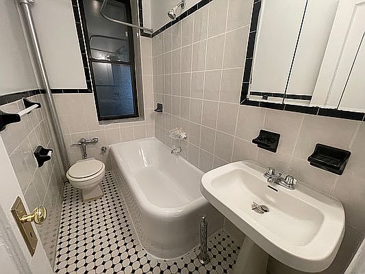 5th image of 41-15 44th St APT 3A