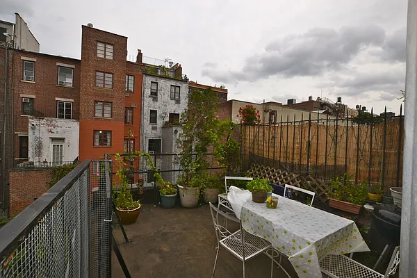 Rented by City Stop Realty | media 4