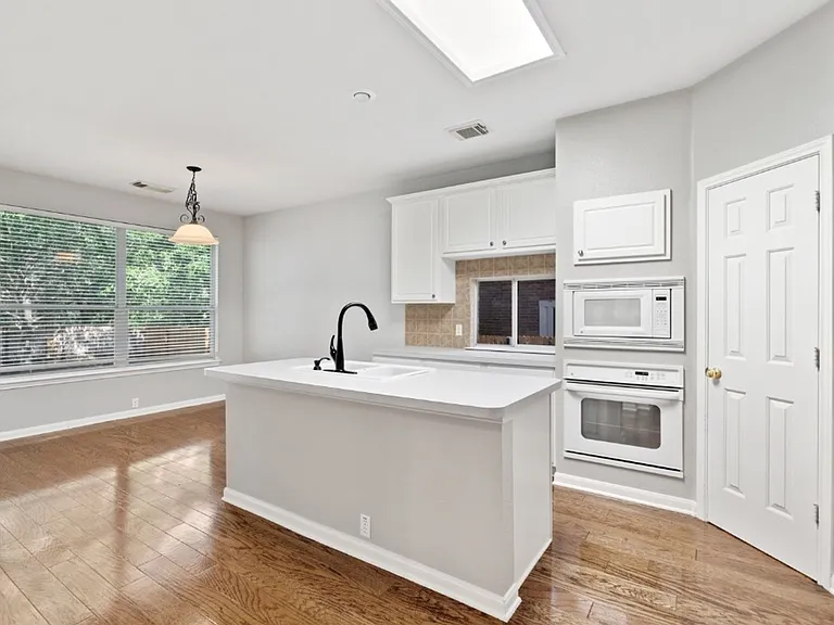 10724 Thoroughbred Dr — Photo 10