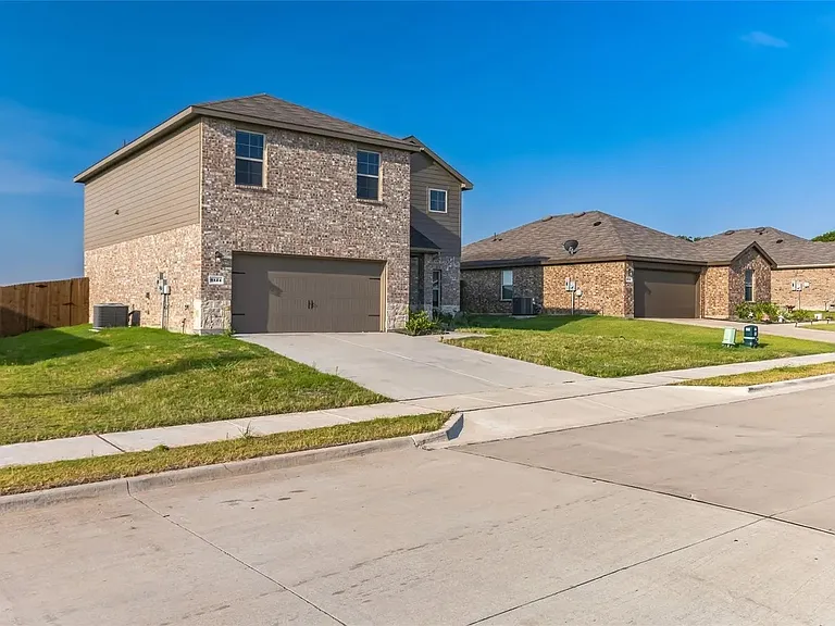 3124 Sweetwater Way — Photo 2