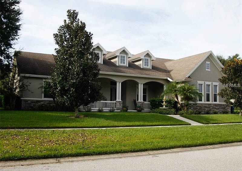 1st image of 945 Square Lake Dr