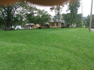 660 N Warren Ave, Freeport, IL 61032