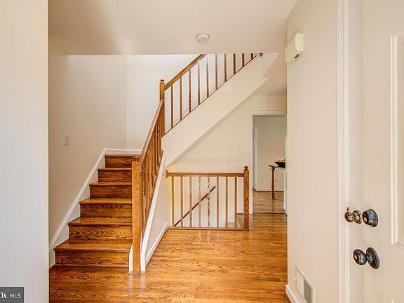 4th image of 74 Rockcrest Cir
