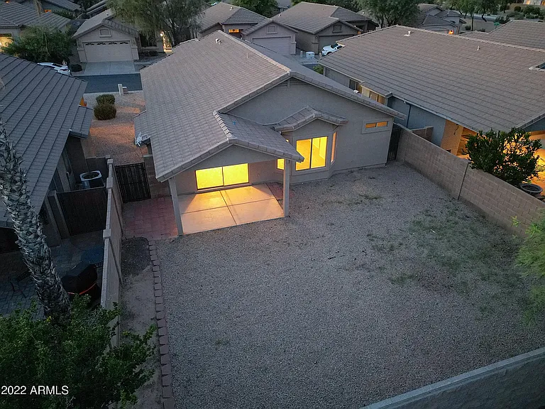31111 N Claridge Cir — Photo 2