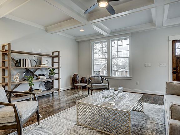 5th image of 304 Queen Ave