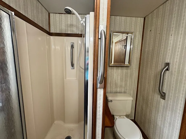 240 Lynbrook Rd — Photo 16
