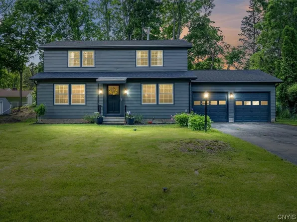 10 Sharon Ln, Camillus, NY 13031