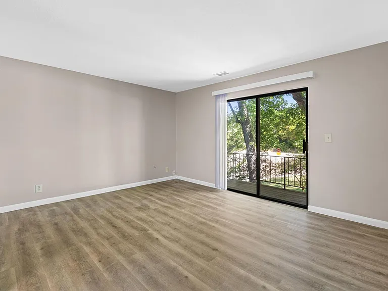 Brookview Apartments — Photo 9
