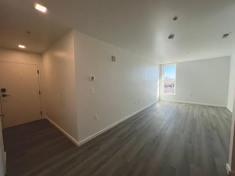 725 W Pratt St. — Photo 50