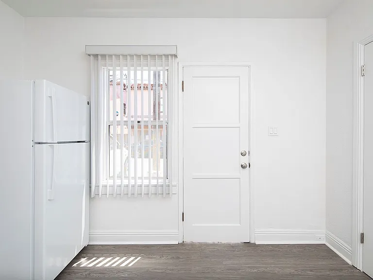 Del Oro Apartments — Photo 5