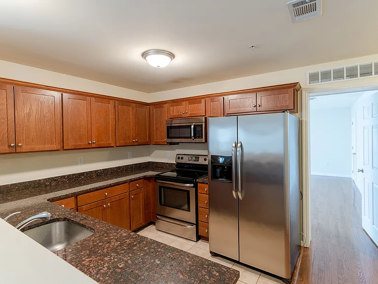 Madison Ave Apartments — Photo 7