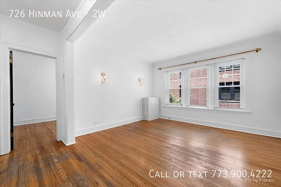 One Month Free Rent - Spacious 2 bedroom in the heart of Evanston heat included & Free laundry — Photo 4