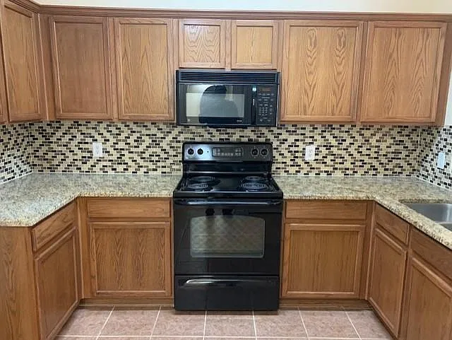 3 bed, 2.5 bath, 1436 sqft, $2,100 — Photo 1