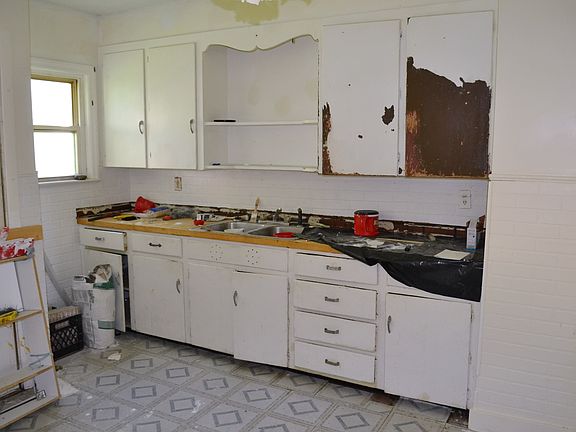 4th image of 3814 West Ave