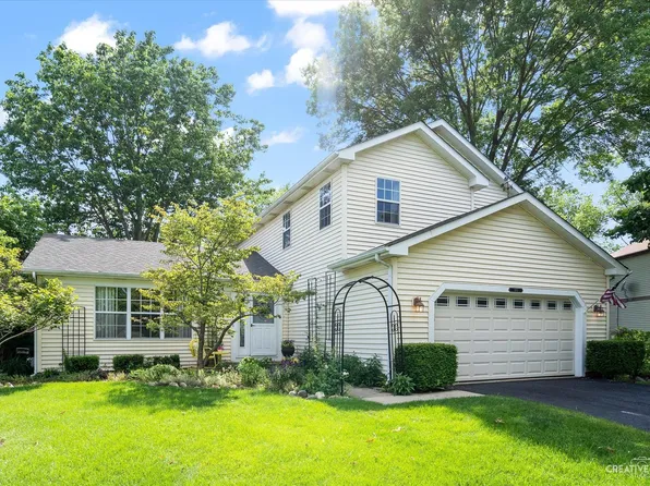 950 Prairie Dr, Algonquin, IL 60102