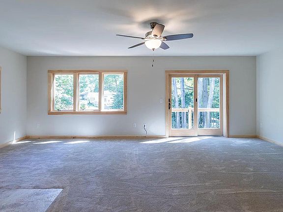 4th image of 3 Kennedy Dr Unit A