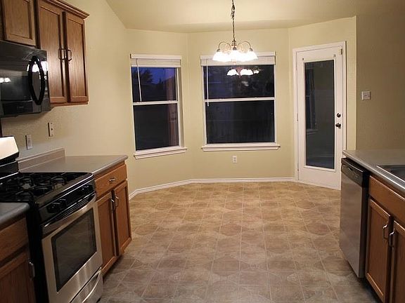 4th image of 1009 Clayton Dr