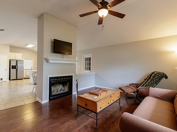 5th image of 4019 Foxridge Ln
