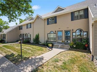 216 Stonebridge Ln, Smithville, MO 64089